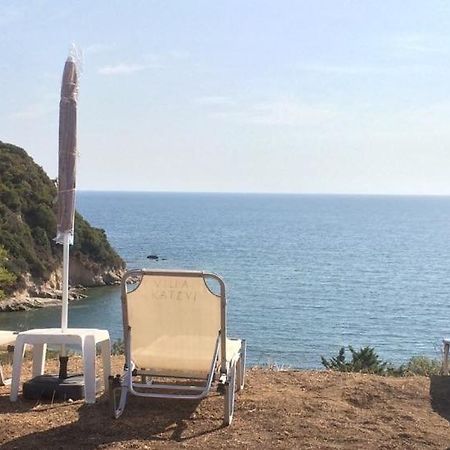 Katevi Luxury Seafront Villa Ієрісос Екстер'єр фото