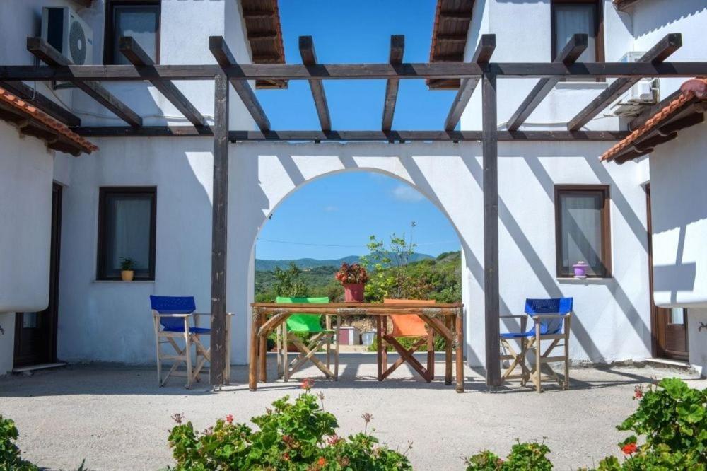 Katevi Luxury Seafront Villa Ієрісос Екстер'єр фото