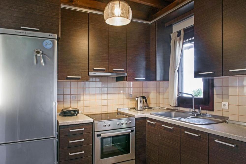 Katevi Luxury Seafront Villa Ієрісос Екстер'єр фото